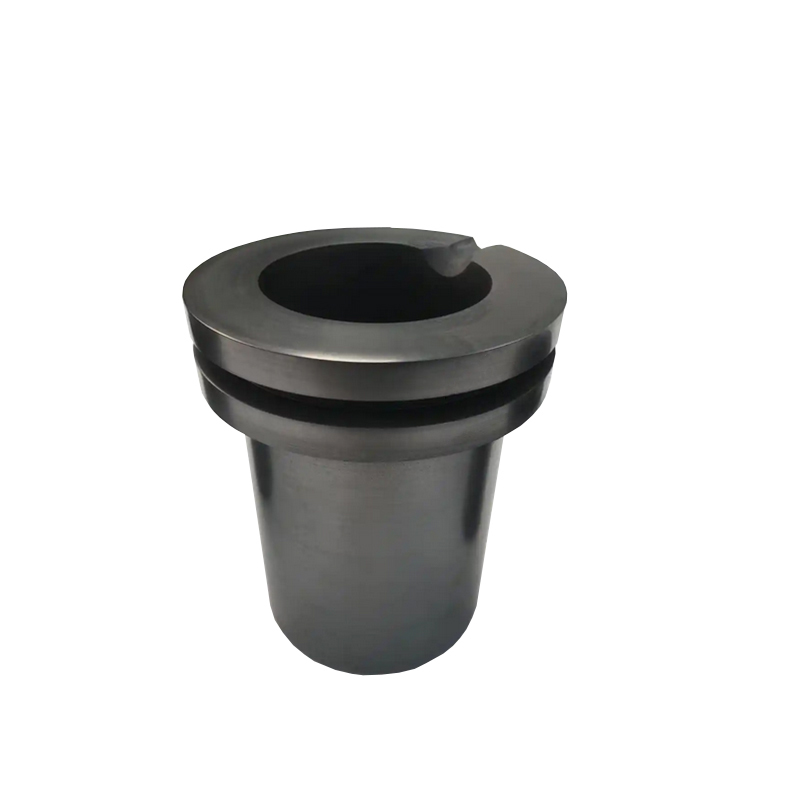 Vista frontal del crisol de grafito de doble anillo de alta pureza con pico vertedor mecanizado con precisi&oacute;n, ideal para aplicaciones de fusi&oacute;n de oro y plata